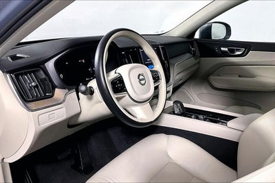 2023 Volvo XC60 B5 Plus Bright Theme
