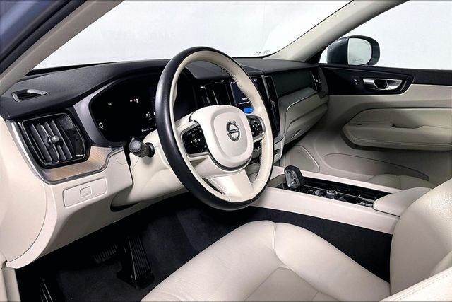 2023 Volvo XC60 B5 Plus Bright Theme