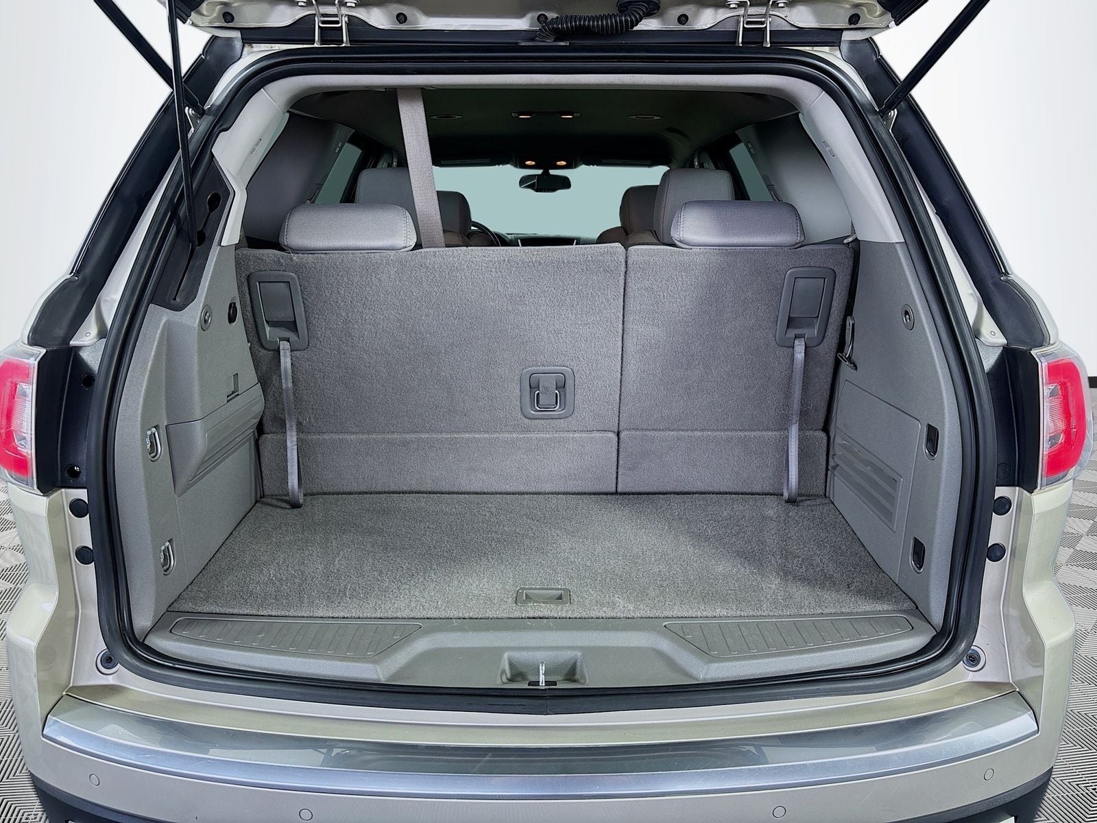 2013 GMC Acadia SLE-2