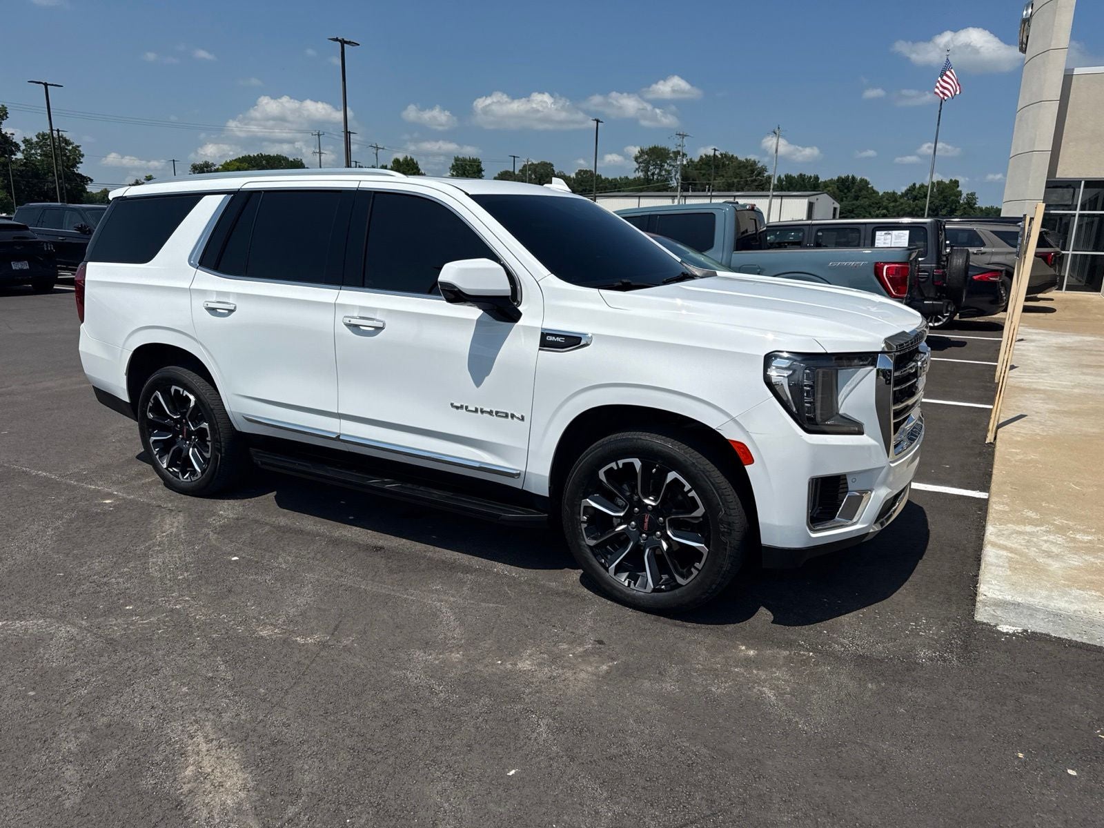 2023 GMC Yukon SLT