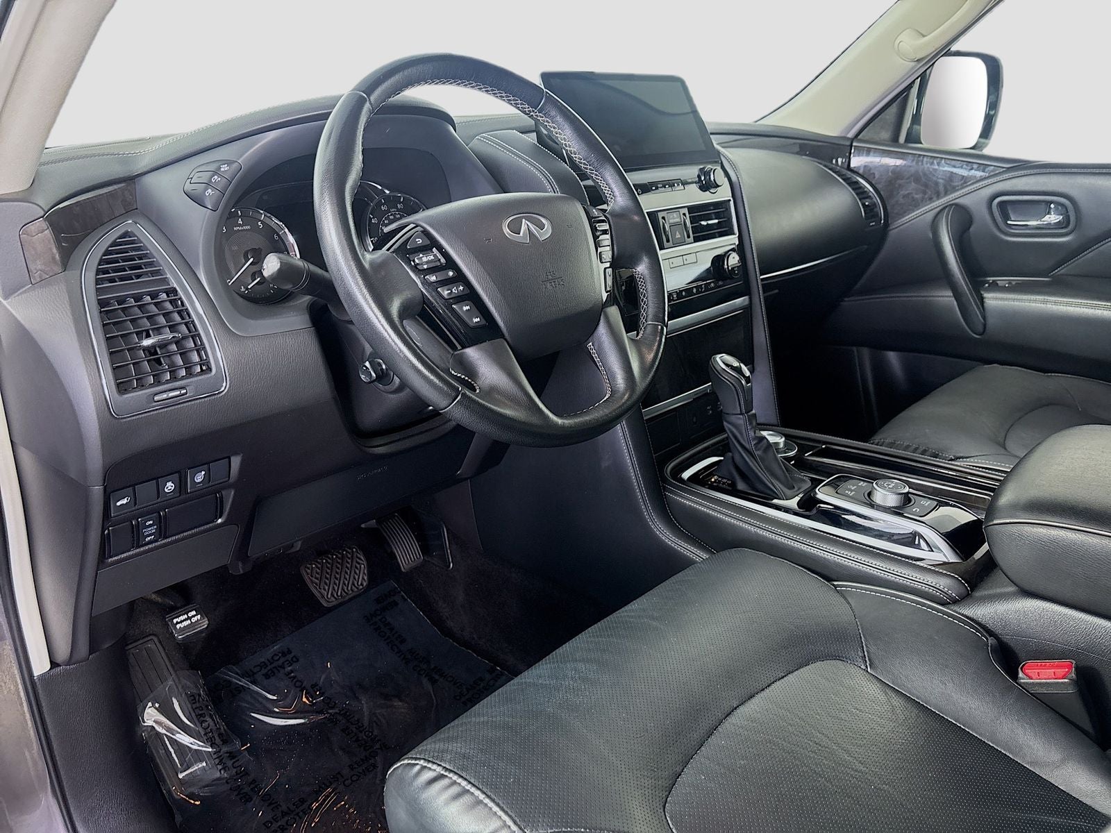 2024 INFINITI QX80 LUXE