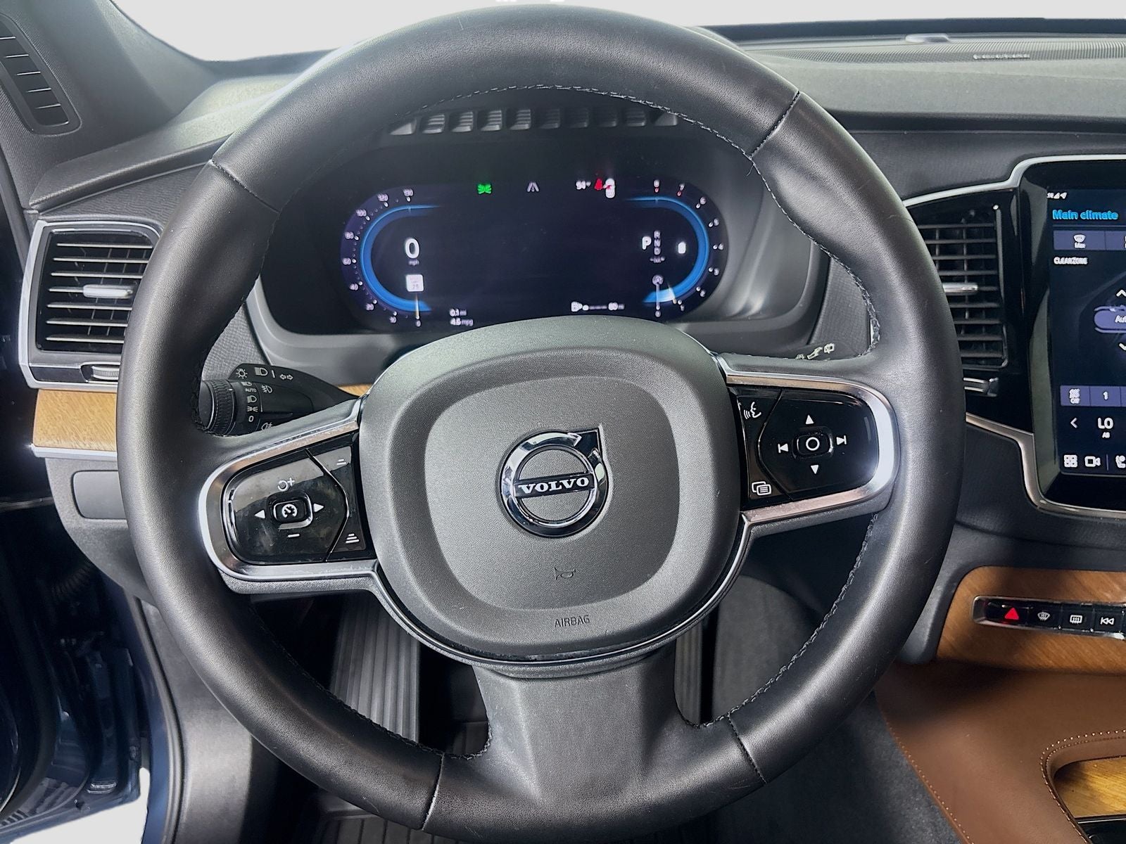 2024 Volvo XC90 B6 Plus Bright Theme