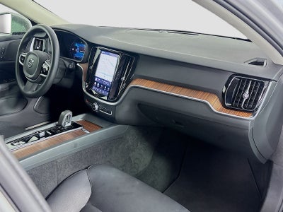 2025 Volvo V60 Cross Country B5 Plus