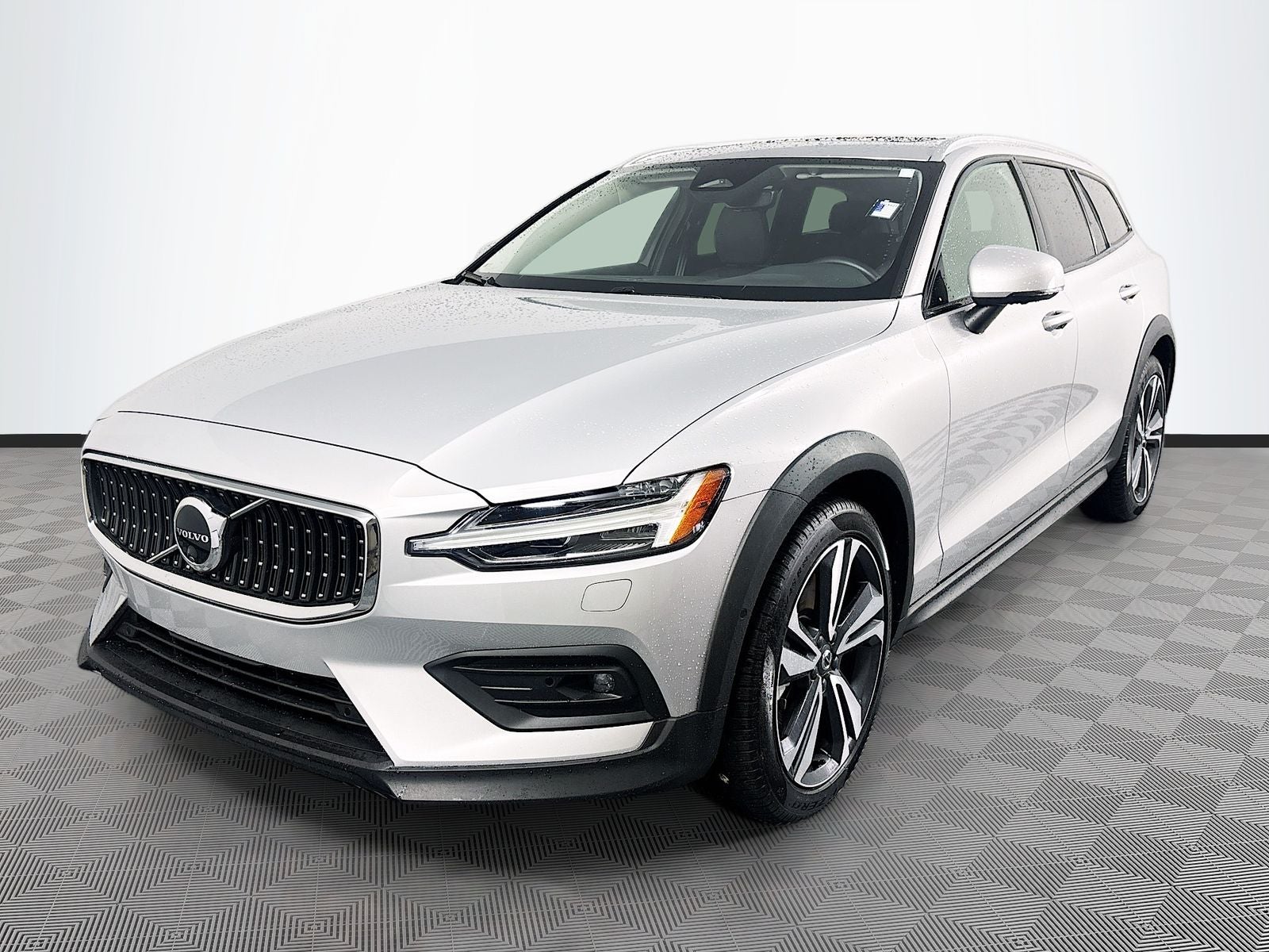 2025 Volvo V60 Cross Country B5 Plus