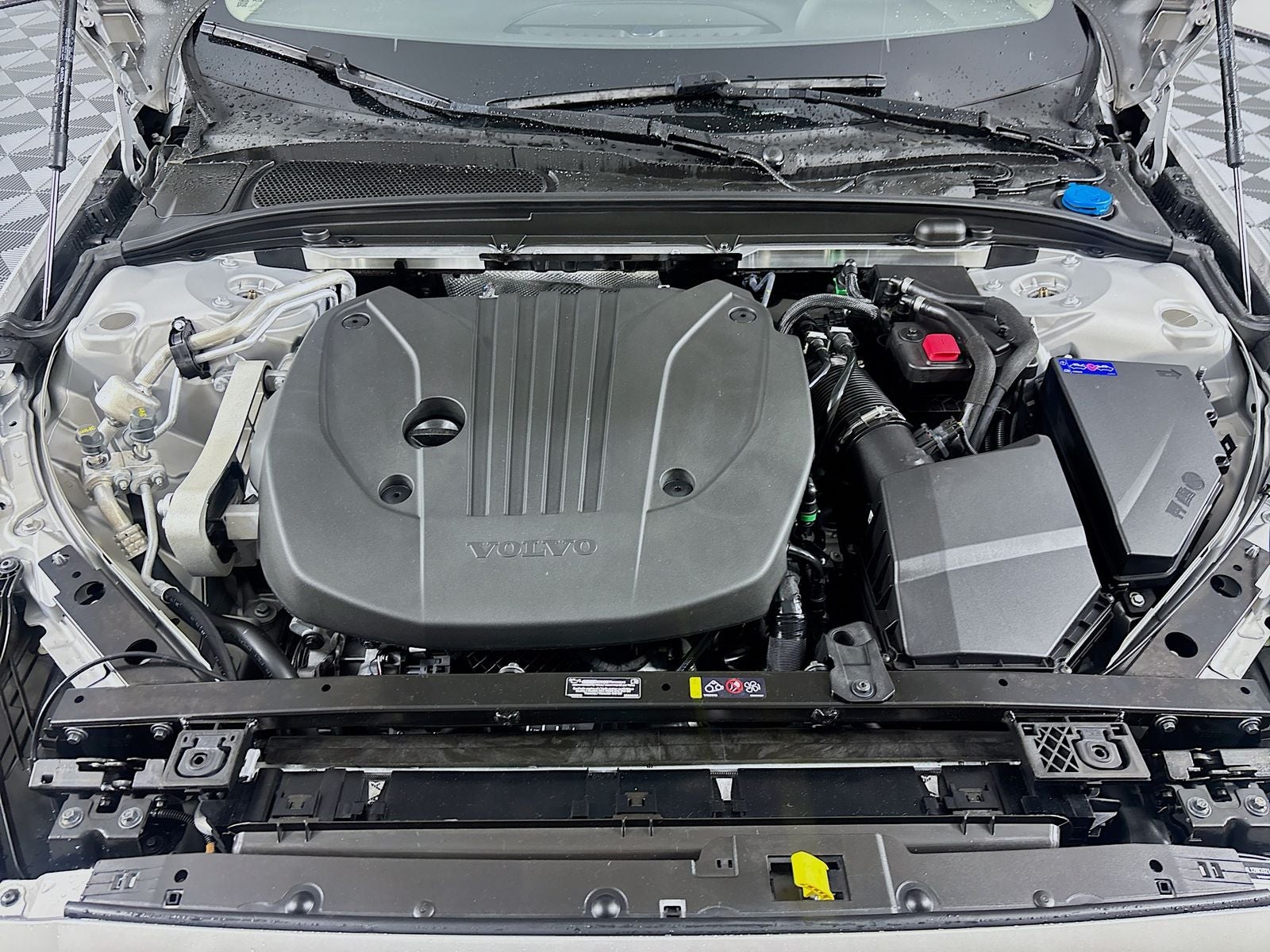 2025 Volvo V60 Cross Country B5 Plus