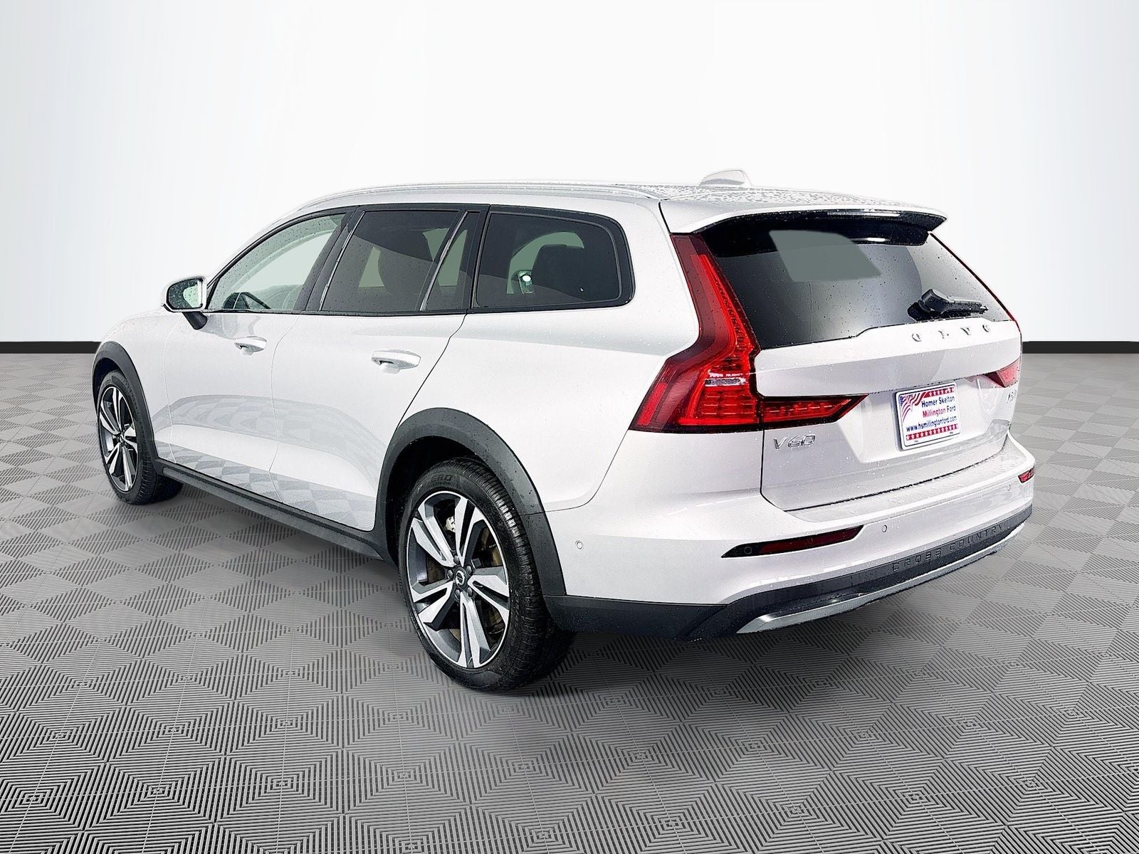 2025 Volvo V60 Cross Country B5 Plus
