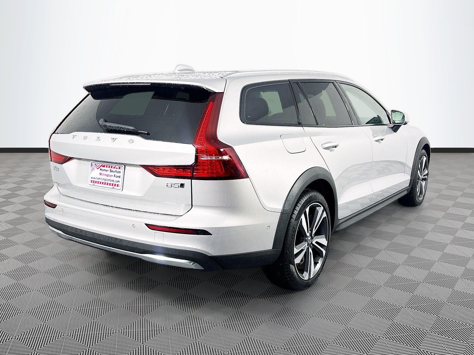2025 Volvo V60 Cross Country B5 Plus