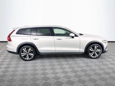 2025 Volvo V60 Cross Country B5 Plus