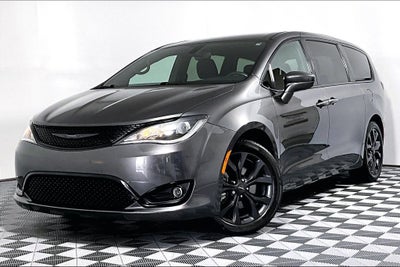 2020 Chrysler Pacifica Touring