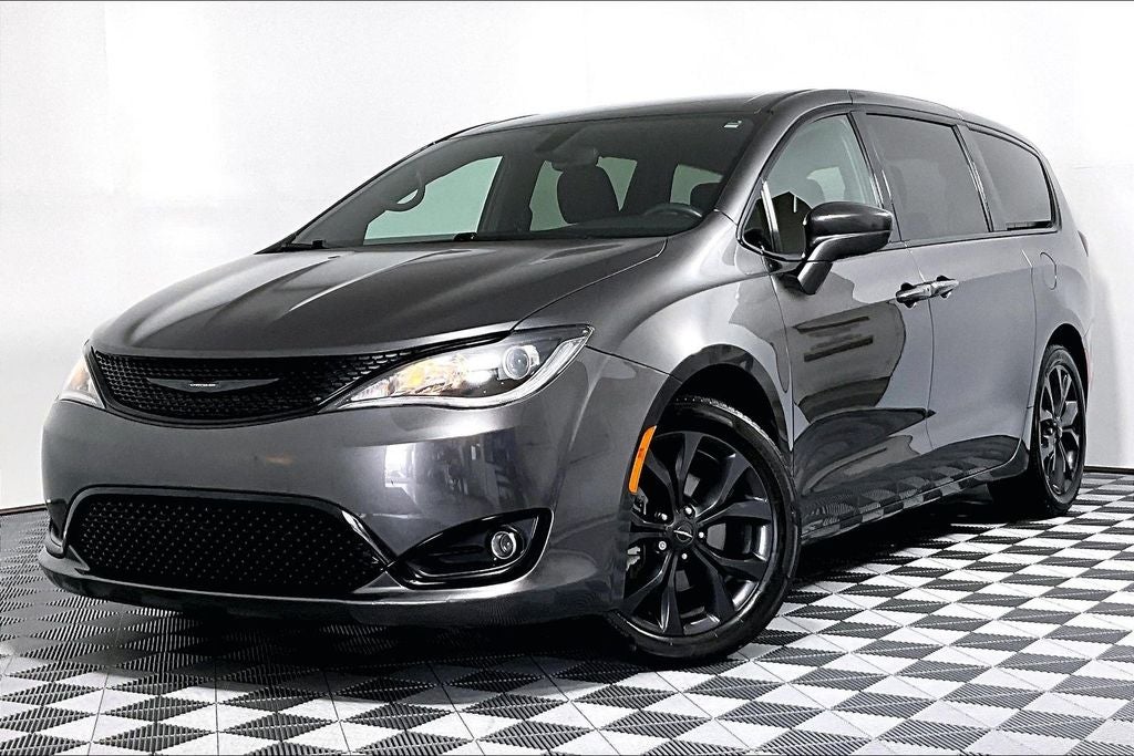 2020 Chrysler Pacifica Touring