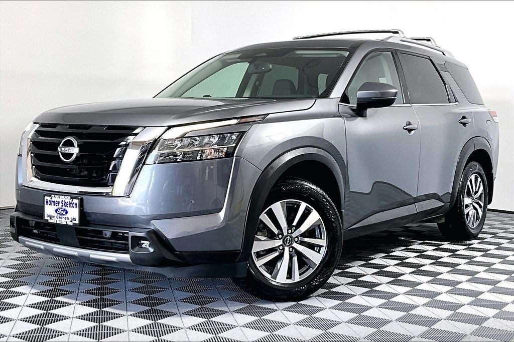 2022 Nissan Pathfinder SL