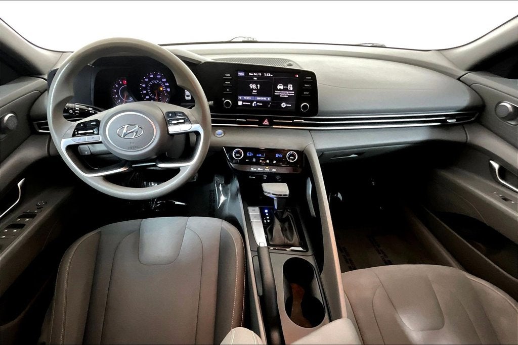 2022 Hyundai ELANTRA SEL