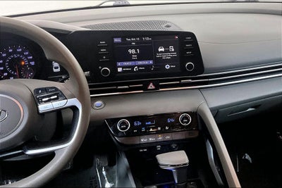 2022 Hyundai ELANTRA SEL