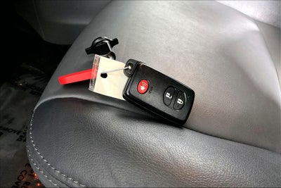 2014 Toyota Prius v Five