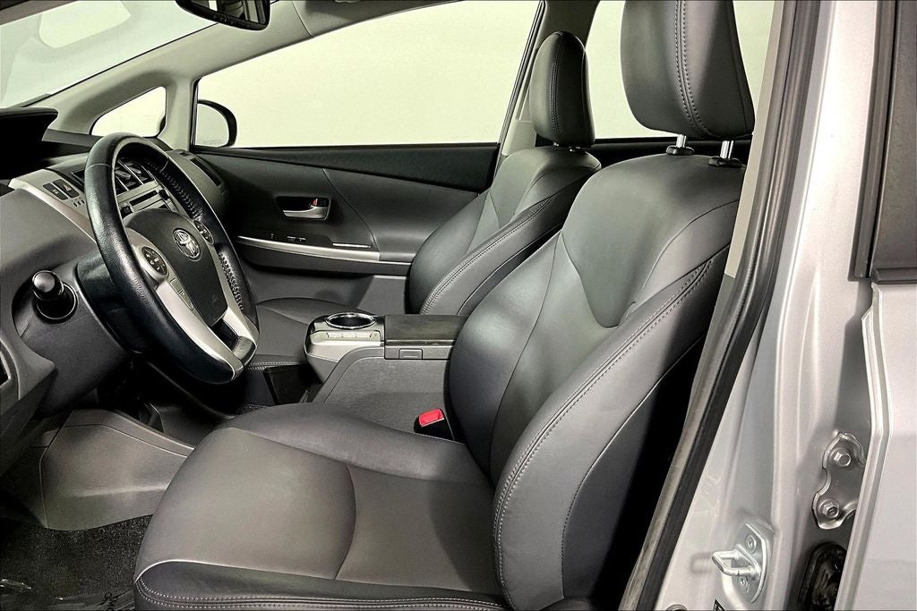 2014 Toyota Prius v Five