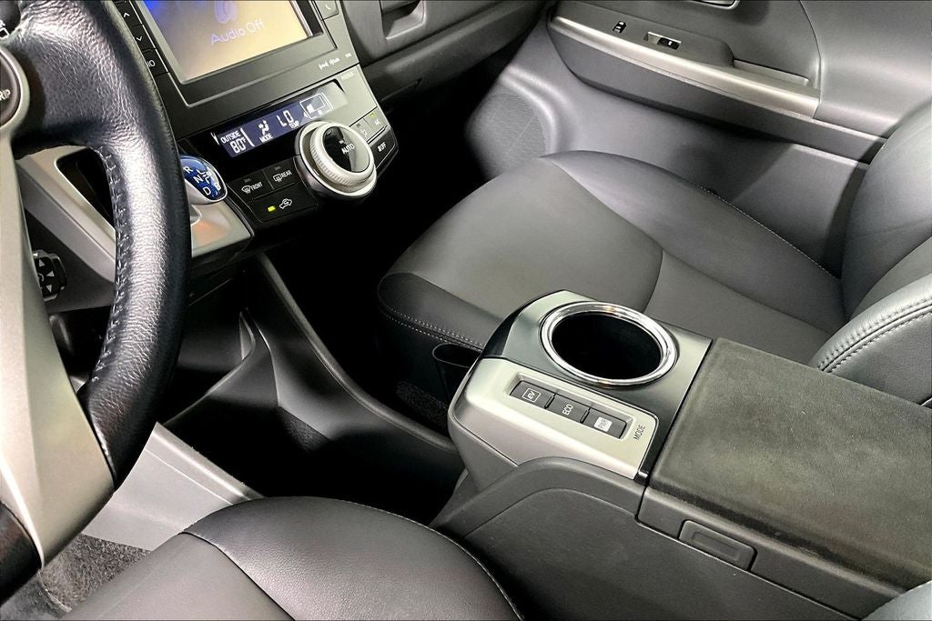 2014 Toyota Prius v Five