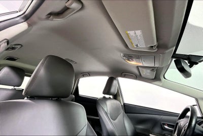 2014 Toyota Prius v Five