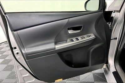 2014 Toyota Prius v Five