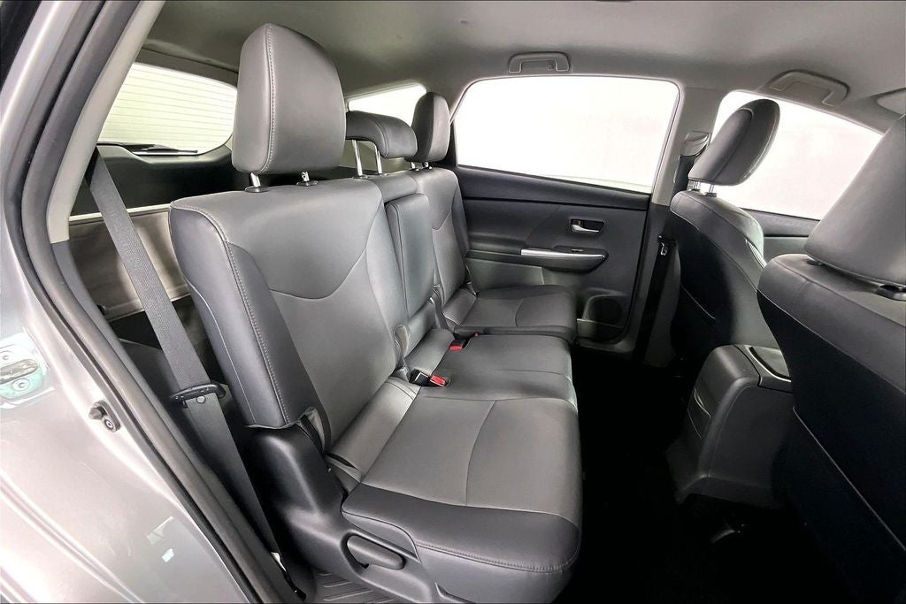 2014 Toyota Prius v Five