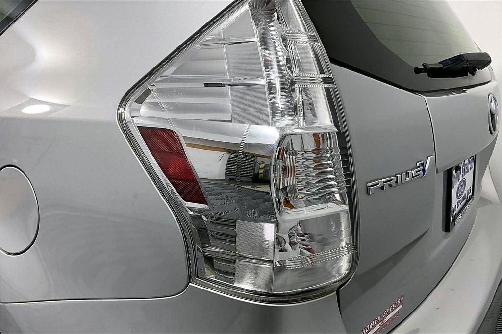 2014 Toyota Prius v Five