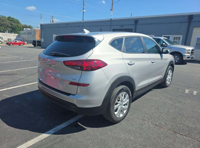 2021 Hyundai TUCSON SE