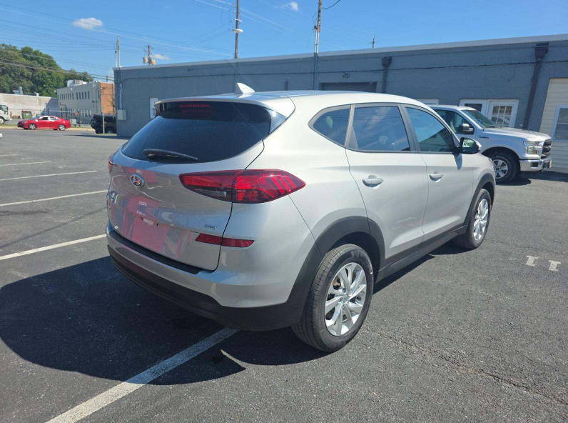 2021 Hyundai TUCSON SE