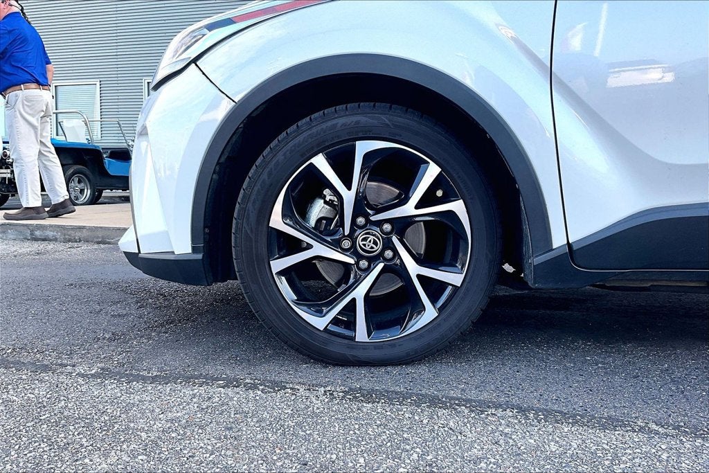 2022 Toyota C-HR XLE