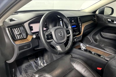 2023 Volvo XC60 B5 Ultimate Bright Theme