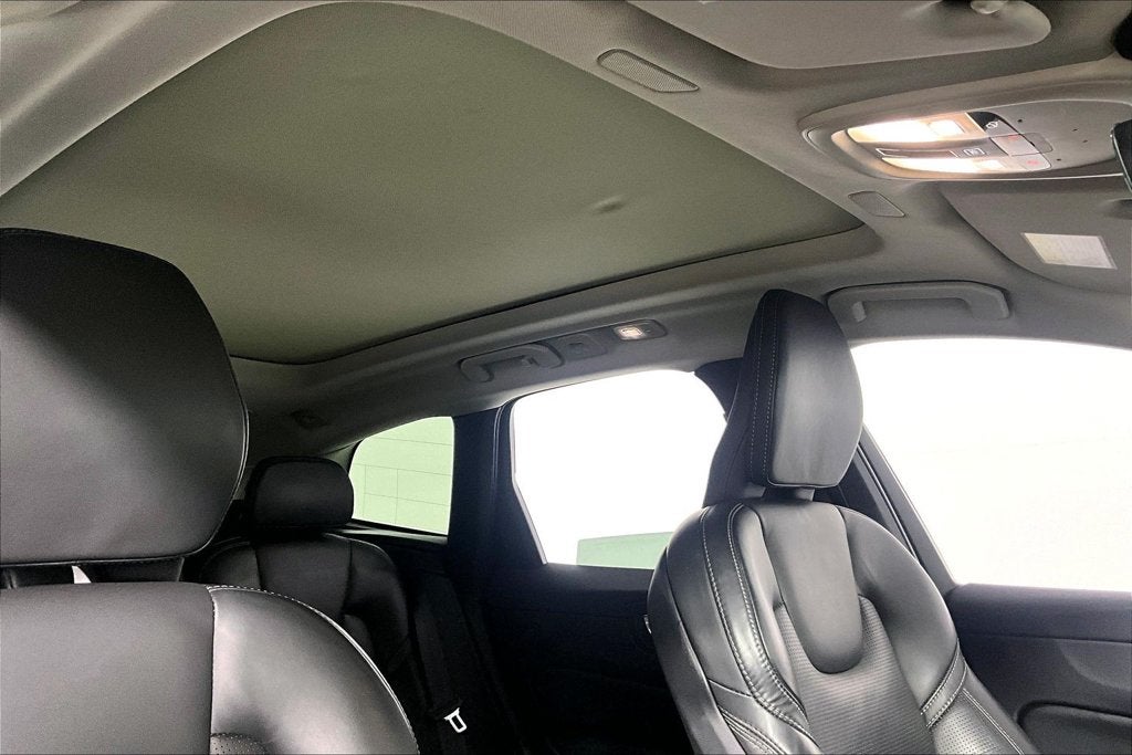 2023 Volvo XC60 B5 Ultimate Bright Theme