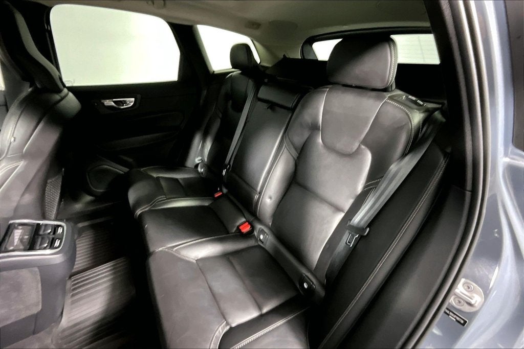2023 Volvo XC60 B5 Ultimate Bright Theme