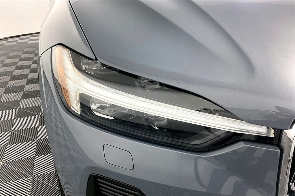 2023 Volvo XC60 B5 Ultimate Bright Theme