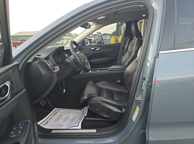 2023 Volvo XC60 B5 Ultimate Bright Theme