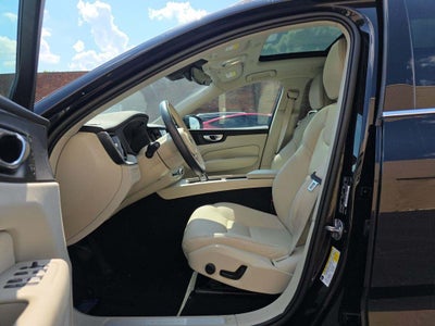 2023 Volvo XC60 B5 Plus Bright Theme