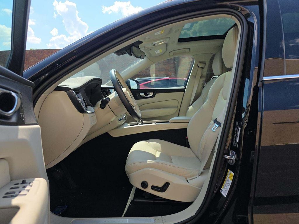 2023 Volvo XC60 B5 Plus Bright Theme
