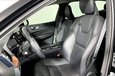 2024 Volvo XC60 B5 Plus Dark Theme