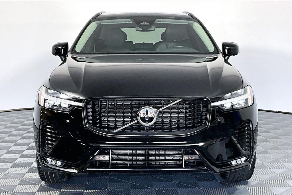 2024 Volvo XC60 B5 Plus Dark Theme