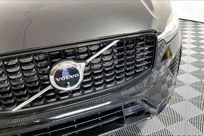 2024 Volvo XC60 B5 Plus Dark Theme