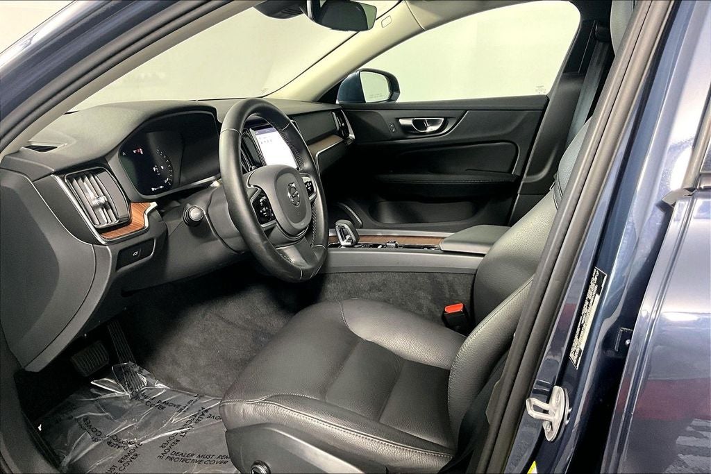 2025 Volvo V60 Cross Country B5 Plus