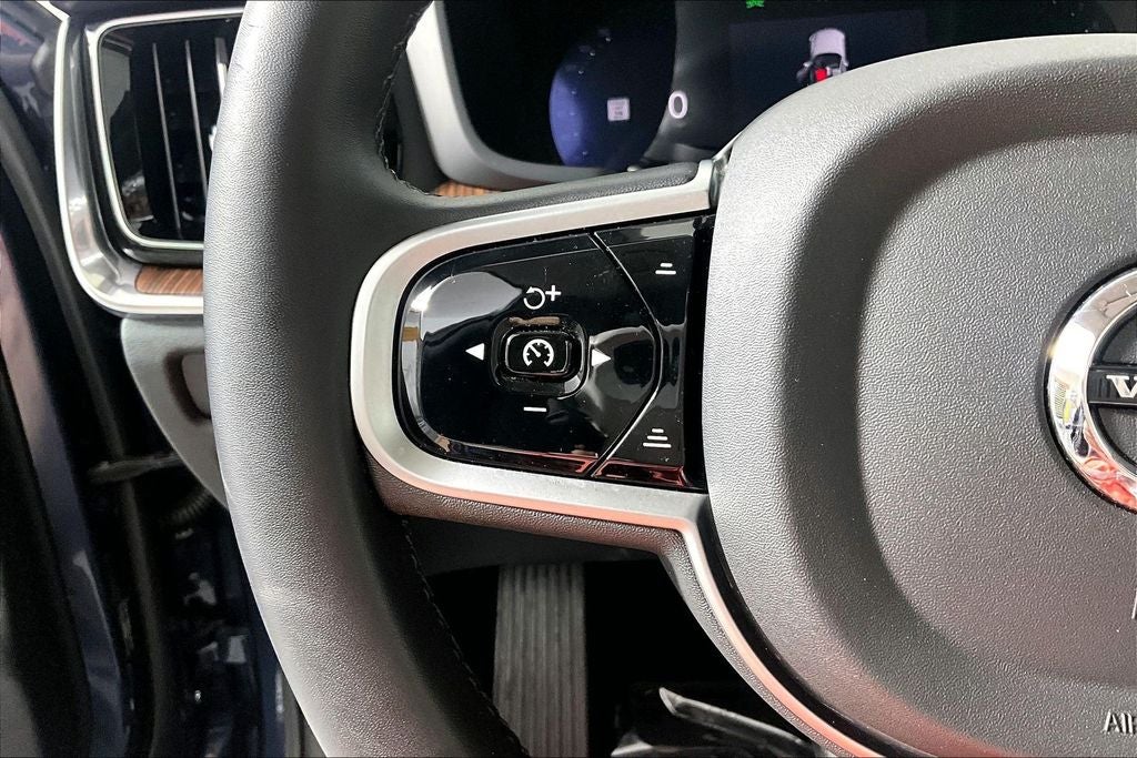 2025 Volvo V60 Cross Country B5 Plus