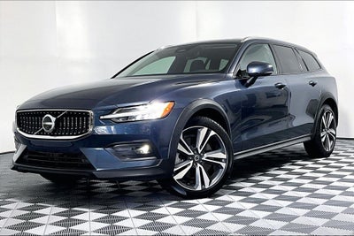 2025 Volvo V60 Cross Country B5 Plus