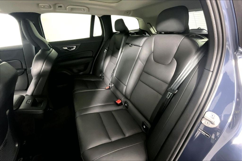 2025 Volvo V60 Cross Country B5 Plus