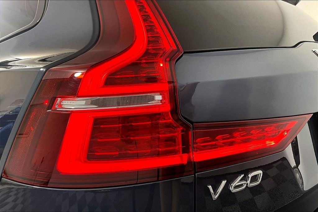 2025 Volvo V60 Cross Country B5 Plus
