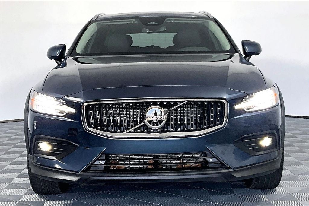 2025 Volvo V60 Cross Country B5 Plus