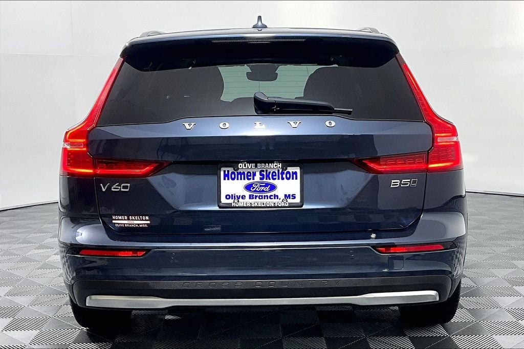 2025 Volvo V60 Cross Country B5 Plus