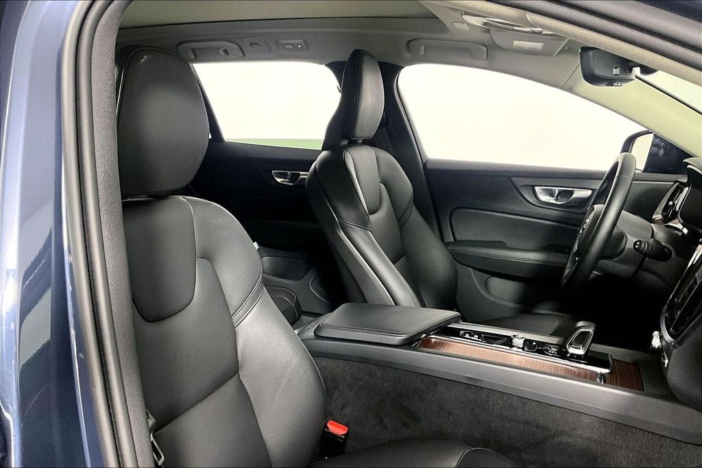 2025 Volvo V60 Cross Country B5 Plus