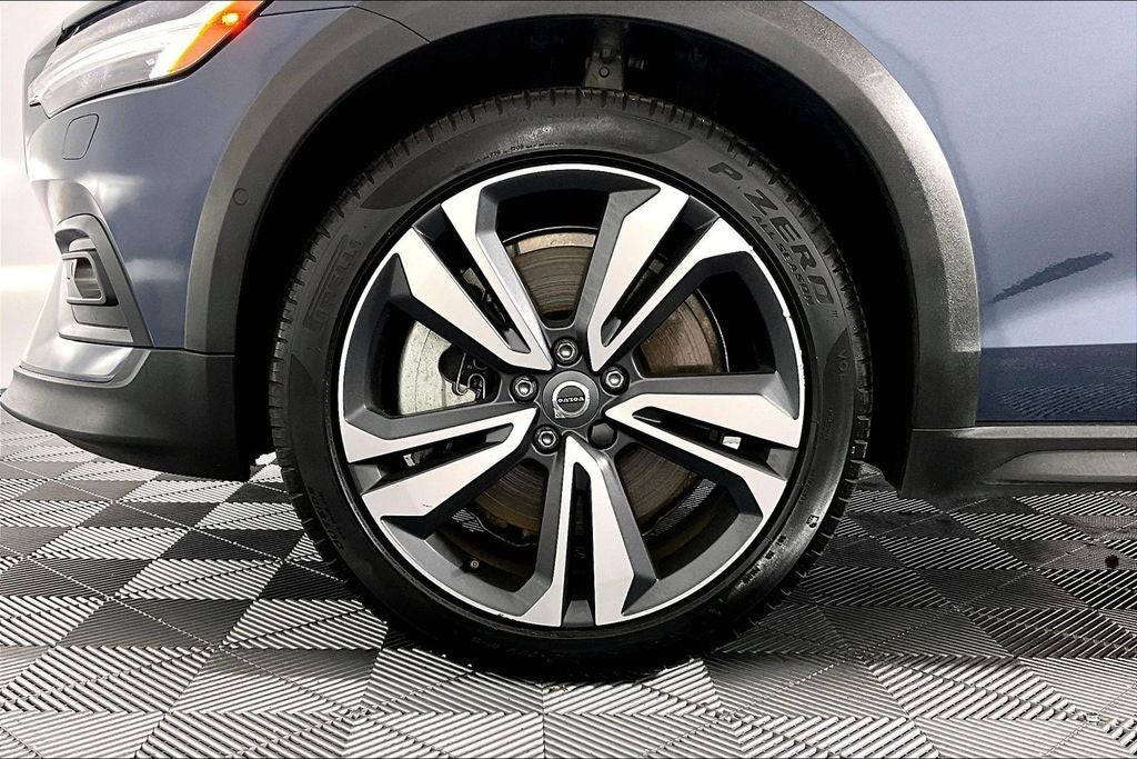 2025 Volvo V60 Cross Country B5 Plus