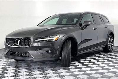 2025 Volvo V60 Cross Country B5 Plus