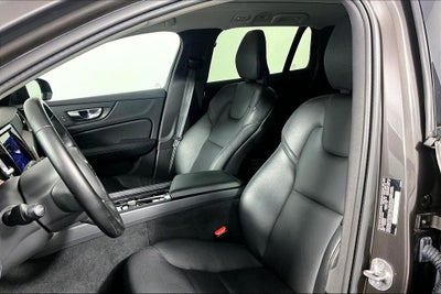 2025 Volvo V60 Cross Country B5 Plus