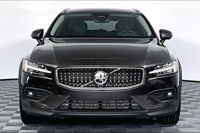 2025 Volvo V60 Cross Country B5 Plus
