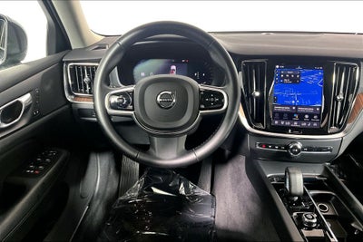 2025 Volvo V60 Cross Country B5 Plus